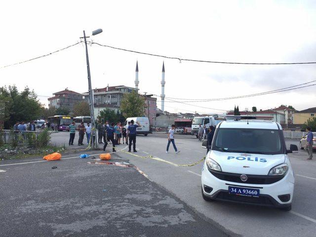 Sultanbeyli'de kamyonun altında kalan motosikletli 2 kişi öldü