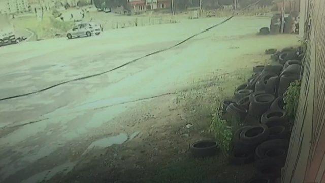 Sultanbeyli de kamyonunun motosikletteki iki kişiyi ezme anı kamerada 2