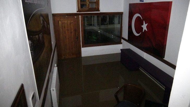 Tokat’ta ev ve iş yerlerini su bastı G4