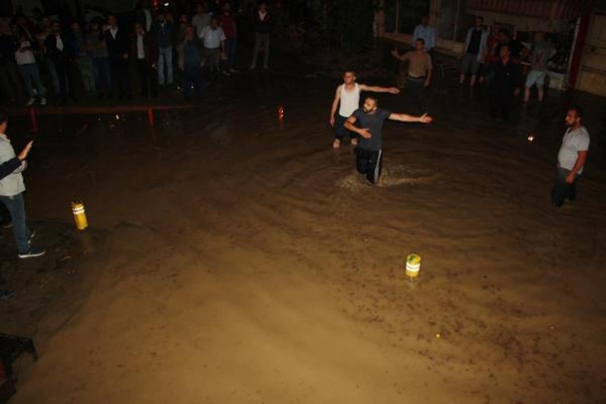 Şehir 30 dakikada bu hale geldi! Tokat'ı sağanak yağış vurdu!