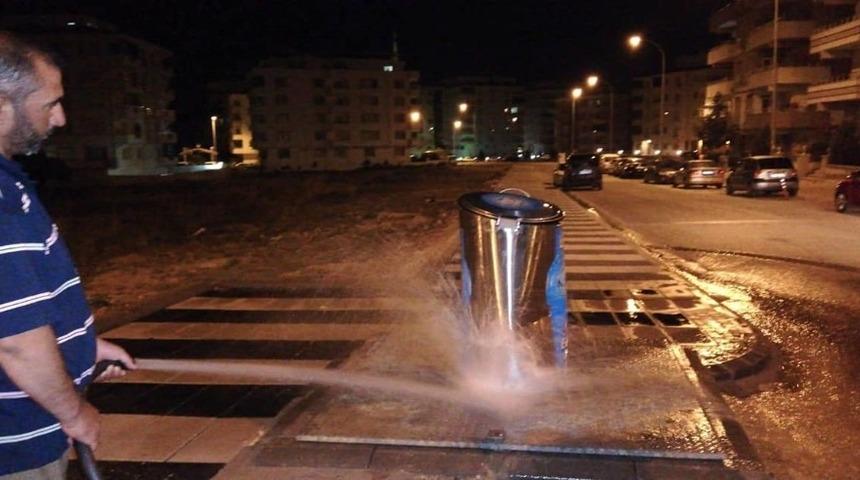 Temizlik &ccedil;alışmaları s&uuml;r&uuml;yor