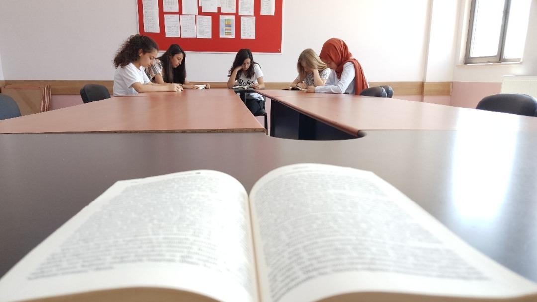 D&uuml;zceli &ouml;ğrenciler de "Liseliler &Ccedil;ok Okuyor &Ccedil;ok Geziyor" kervanına katıldı