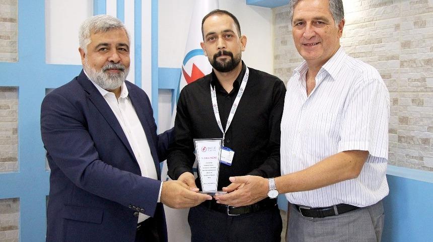 Dicle Elektrik&rsquo;ten başarılı m&uuml;şteri temsilcisine plaket