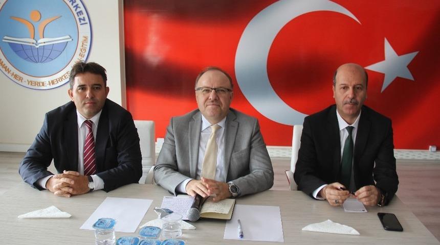 Şuhut’ta Vali Tutulmaz önderliğinde muhtarlar toplantısı yapıldı