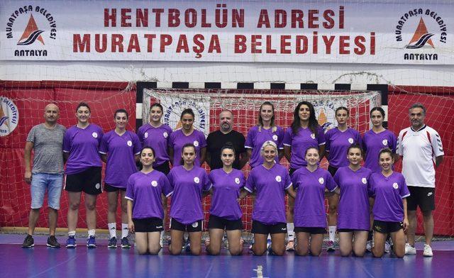 Kadın hentbol takımının hedefi Fuar Kupası 1