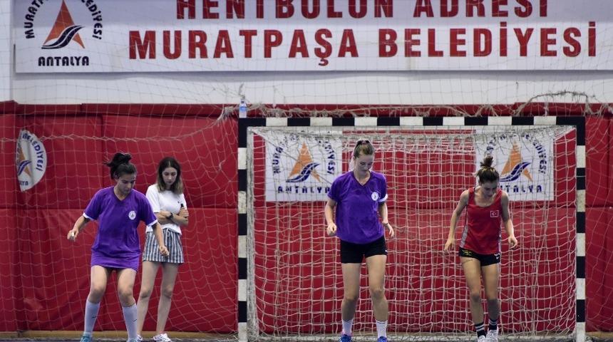 Kadın hentbol takımının hedefi Fuar Kupası