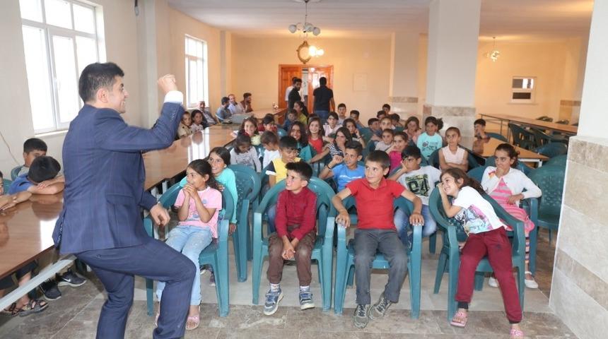 Kırsaldaki &ccedil;ocuklar tiyatroyla buluşuyor