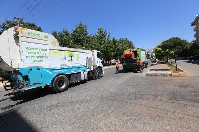 Büyükşehir, 25 bin 300 çöp konteynerini ilaçladı