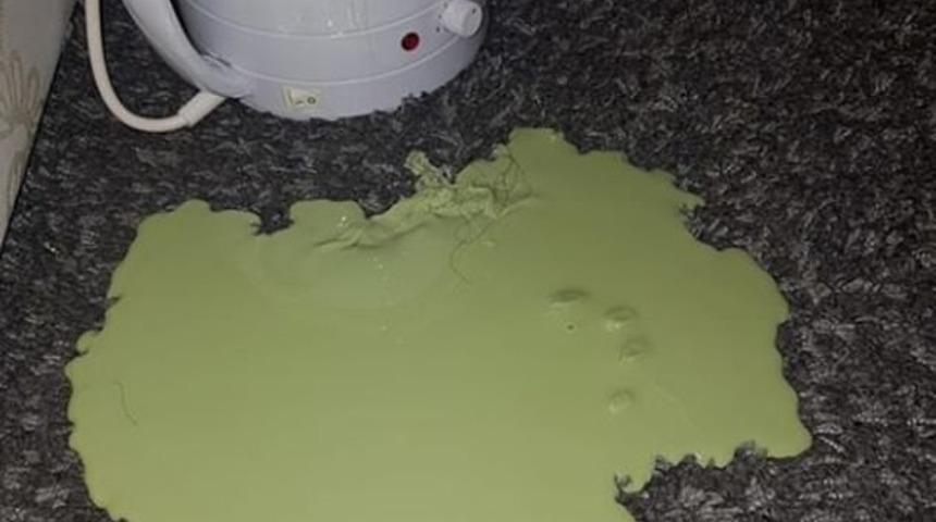 Halısına ağda d&ouml;kt&uuml; bulduğu y&ouml;ntem beğeni topladı