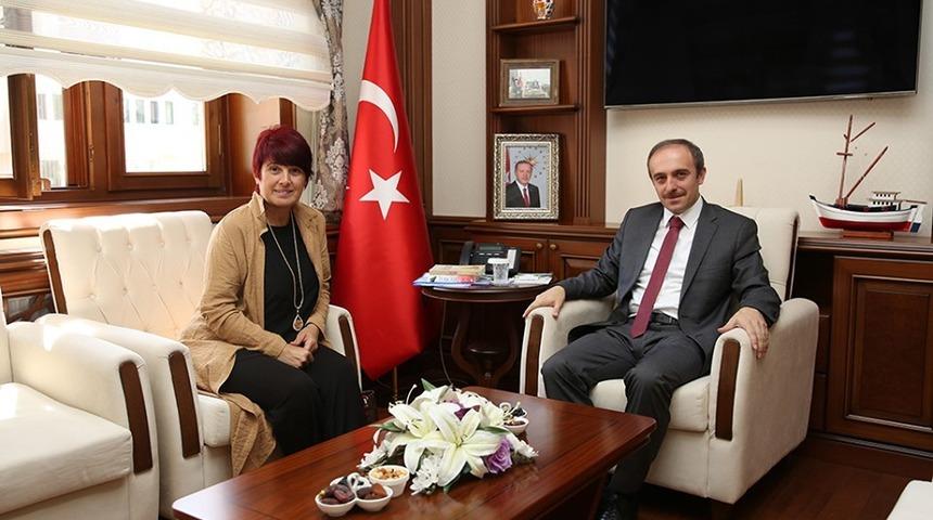 Bayburt Vakfı Kadın Kolları Başkanı D&ouml;lek, Vali C&uuml;neyt Epcim&rsquo;i ziyaret etti