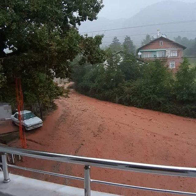 Bartın’da yağmur taşkına neden oldu