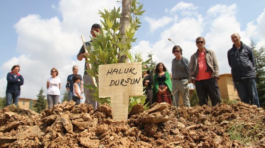 Bakan Yardımcısı Dursun&rsquo;un adı sanat&ccedil;ıların k&ouml;y&uuml;ndeki &ccedil;ınarlıkta yaşatılacak