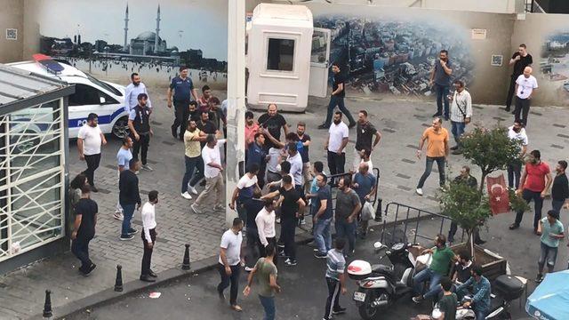 Taksim'de yabancı uyruklu iki grubun kavgası kamerada