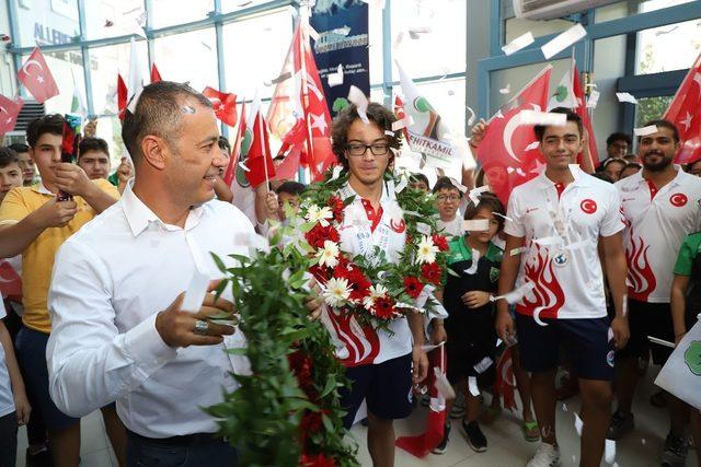 Milli sporculara coşkulu karşılama