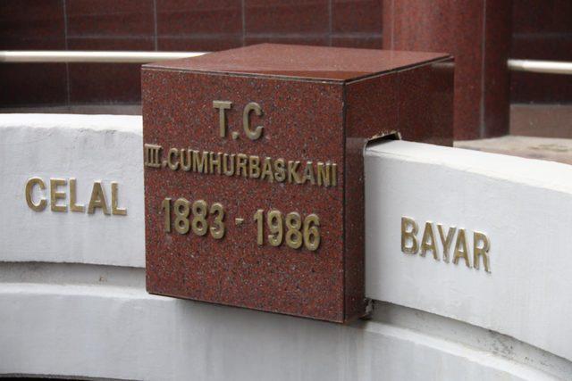 Celal Bayar, vefatının 33. yılında mezarı başında anıldı 3