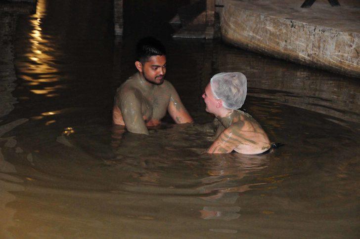 Kapadokya'da mağarada çamur banyosu   G2