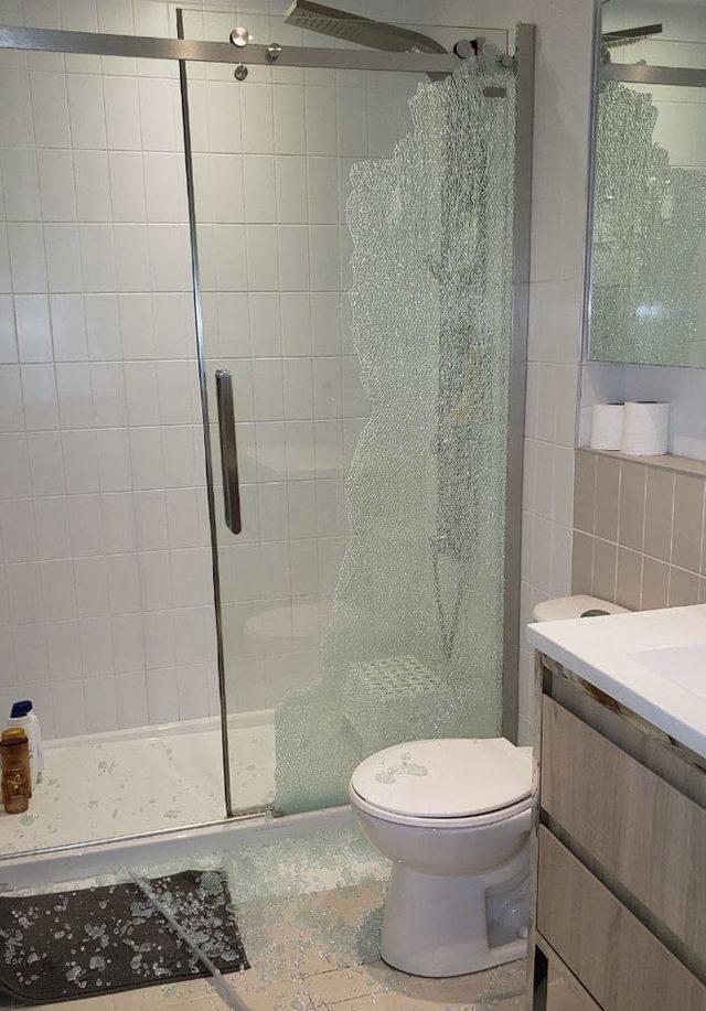 crappy-shower-bathtub-designs-5-5d5baaed1aa04__700