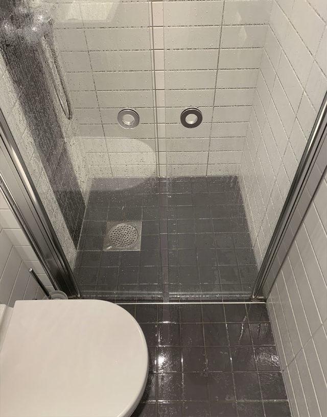 crappy-shower-bathtub-designs-15-5d5baaff40404__700