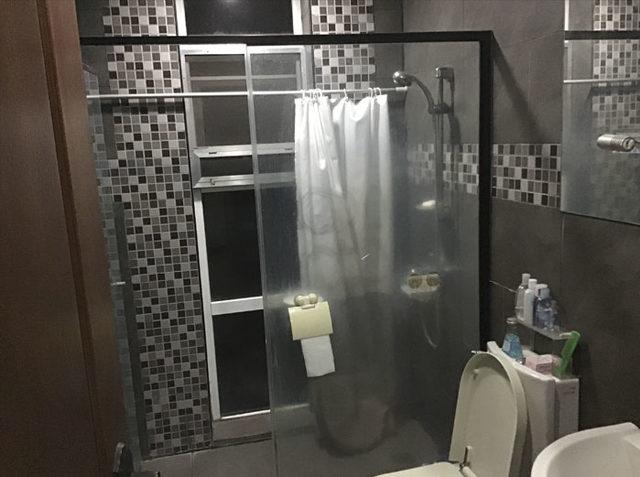 crappy-shower-bathtub-designs-24-5d5bda2961507__700