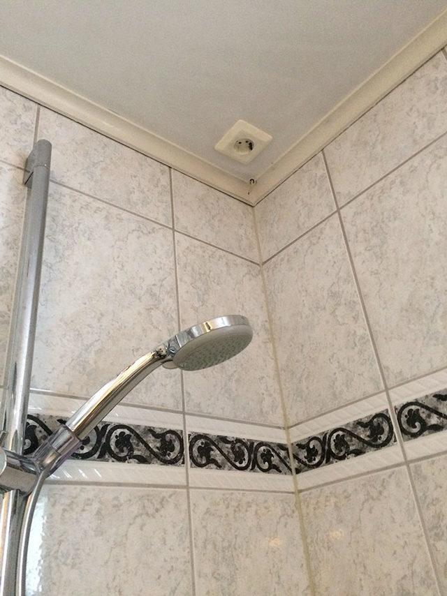 crappy-shower-bathtub-designs-43-5d5be0ecf1f31__700