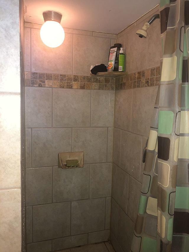 crappy-shower-bathtub-designs-52-5d5be59a4add8__700