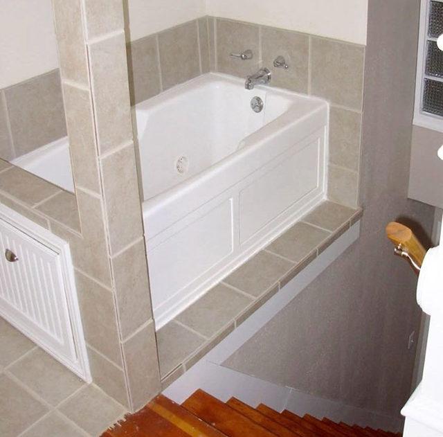 crappy-shower-bathtub-designs-68-5d5c019301016__700
