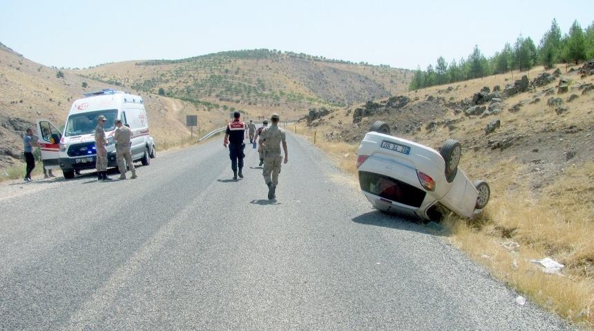 Araban’da otomobil devrildi: 2’si çocuk 4 yaralı