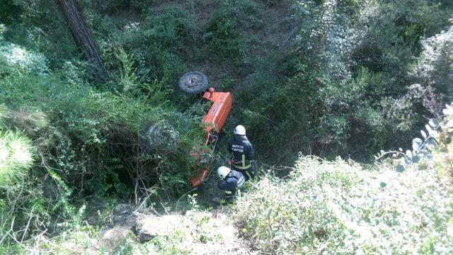 Manavgat’ta traktör uçuruma devrildi: 1 ölü, 1 yaralı
