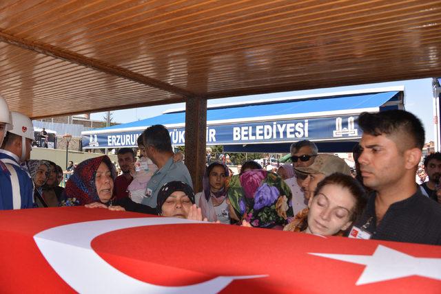 Şehit Uzman Çavuş, Erzurum'da gözyaşları ve dualarla uğurlandı