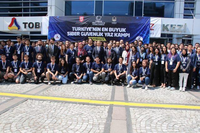 Savunma Sanayi Başkanı Demir, Siber Güvenlik Yaz Kampı’nda öğrencilerle buluştu