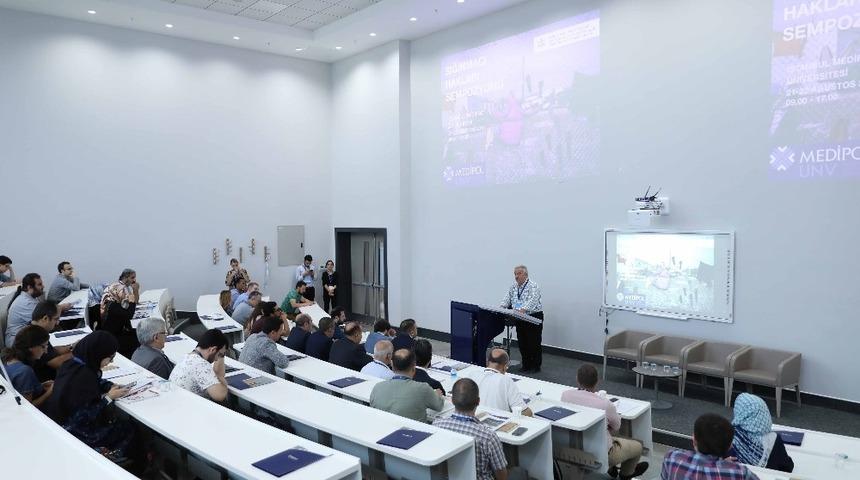 ‘Sığınmacı Hakları Sempozyumu’nda göç ve sığınmacı konusu konuşuldu