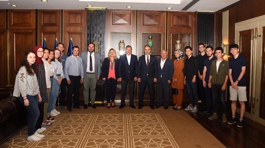 &Uuml;niversitelilerden B&uuml;y&uuml;kşehir&rsquo;e rehberlik teşekk&uuml;r&uuml;