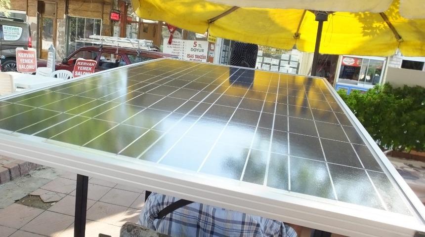 Burhaniye&rsquo;de engelli vatandaşın g&uuml;neş paneli sevinci