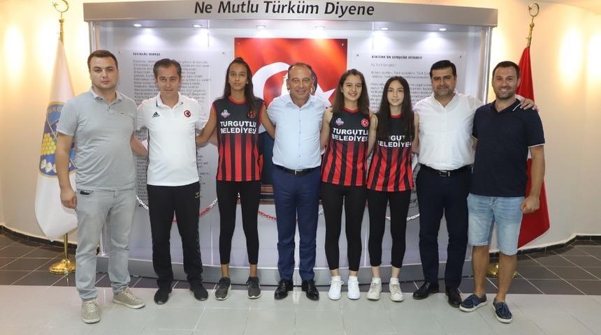 Basketbolda Turgutlu Belediyespor’un gururu oldular