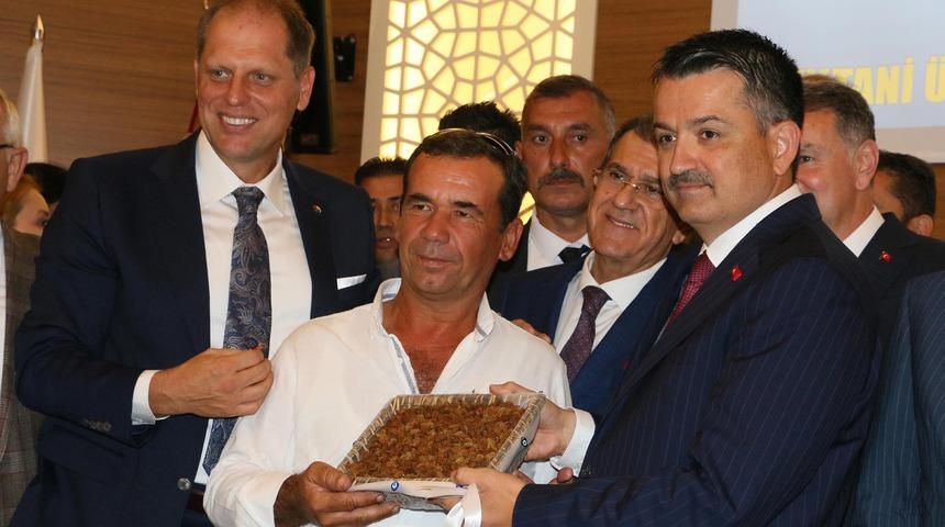 Bakan Pakdemirli, Manisa'da üzüm rekoltesini açıkladı