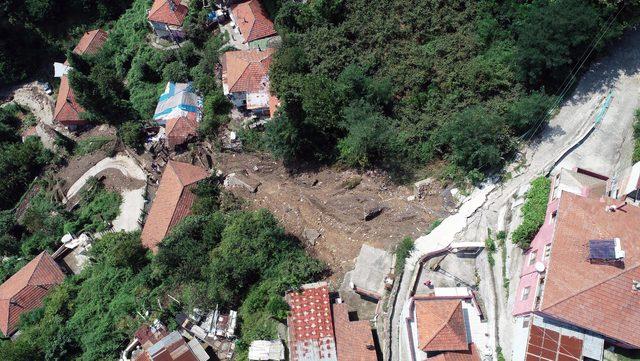 Zonguldak'taki heyelanda 6 ev çöktü, 20 kişi evsiz kaldı