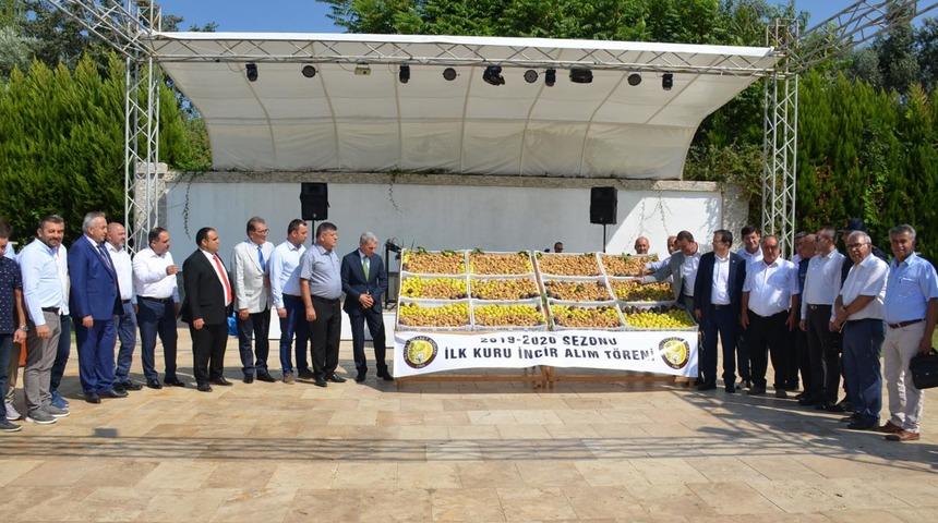 Nazilli'de sezonun ilk kuru inciri kilosu 250 TL'den satıldı