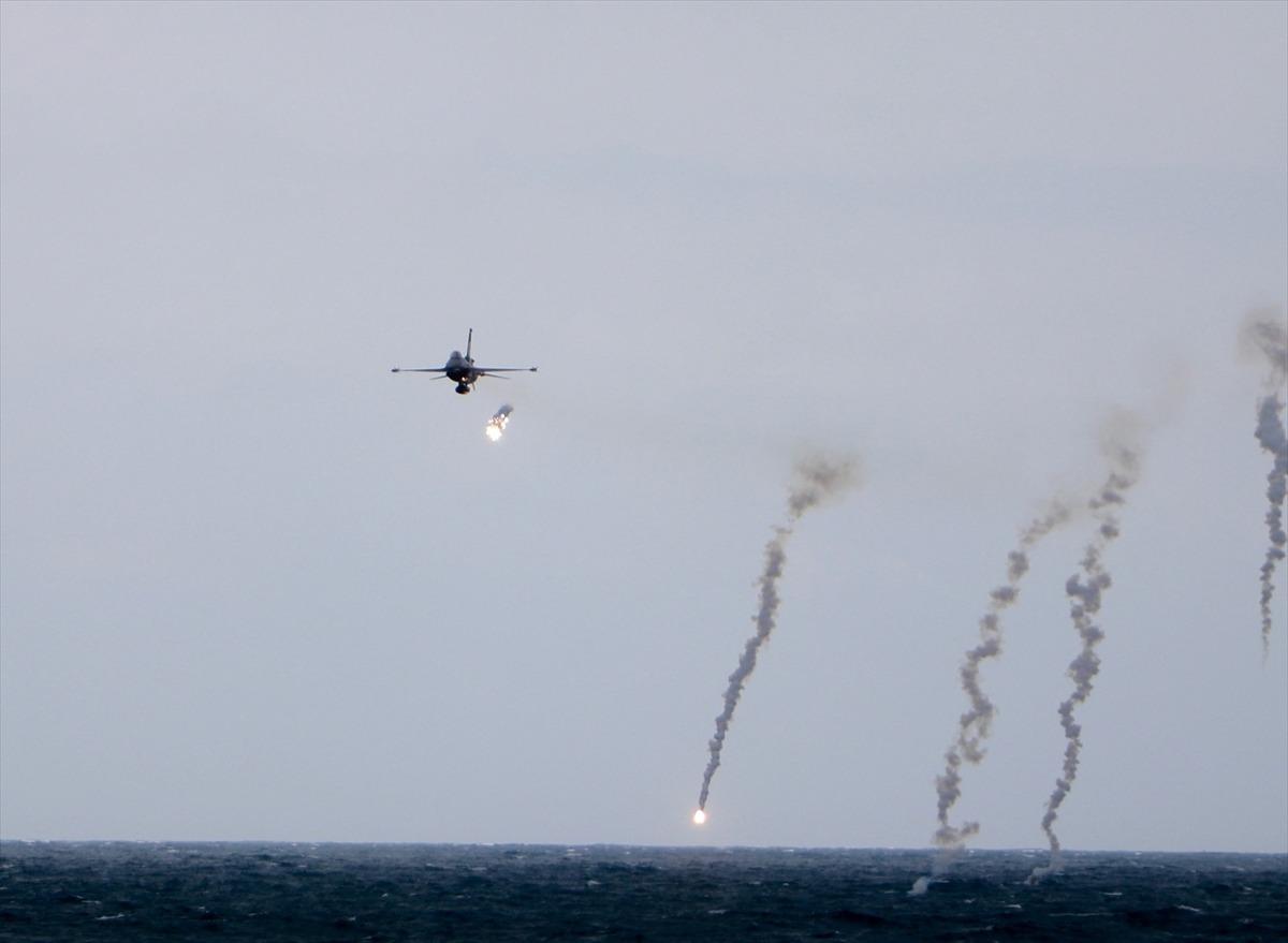 Herkes telefona sarıldı! İşte o an