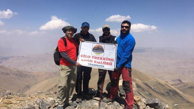 Mor Dağı’na tırmanış