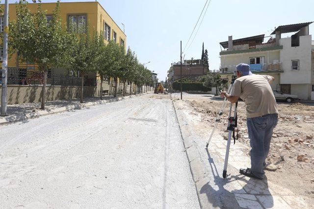 Efeler’de bozulan yollar parke taşıyla döşeniyor