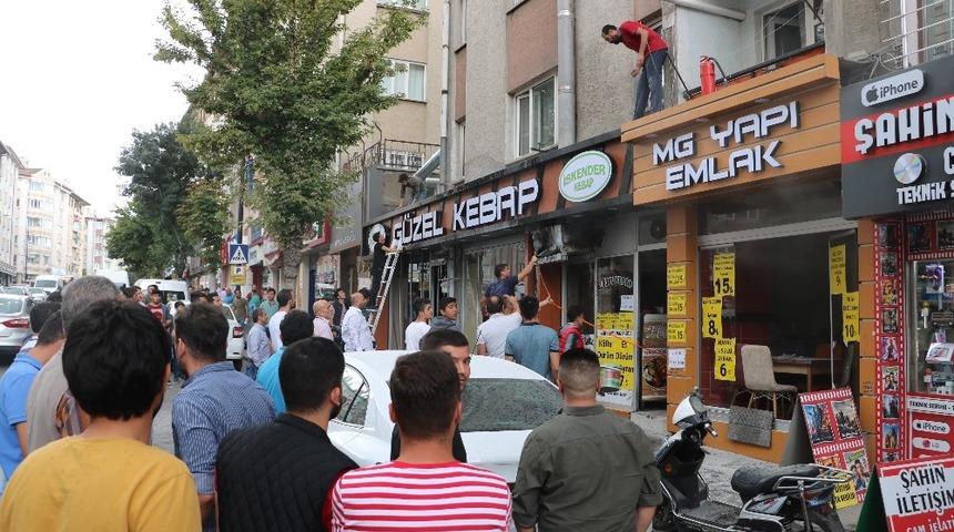 Meraklı g&ouml;zlerle izlediler