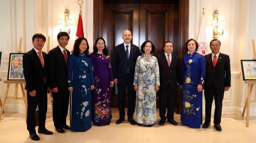 Bakan Soylu, Vi̇etnam Komünı̇st Partı̇sı̇ Merkez Komı̇tesı̇ Sekreterı̇ Mai ile g&ouml;r&uuml;şt&uuml;