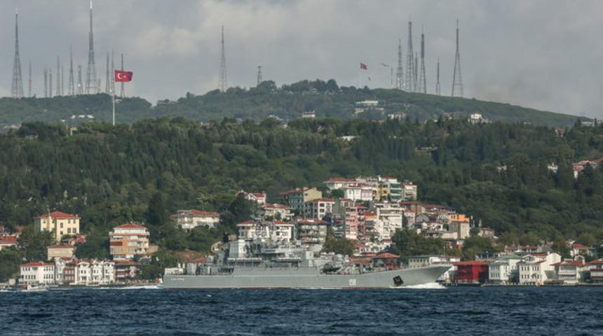 Rus gemisi İstanbul Boğazı'ndan geçiş yaptı