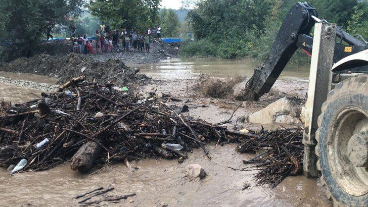 Düzce'de etkili olan yağış dereleri taşırdı G4