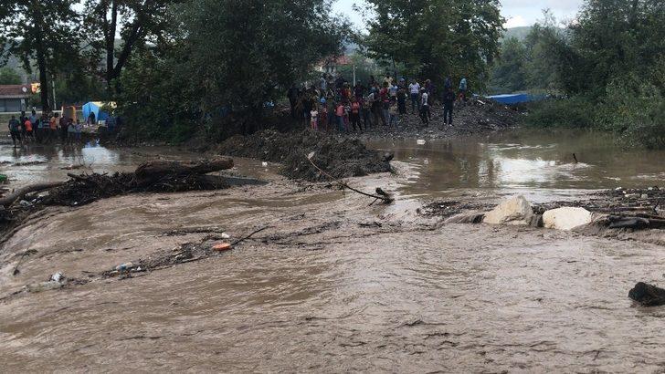 Düzce'de etkili olan yağış dereleri taşırdı G5