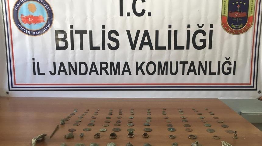 Bitlis&rsquo;te tarihi eser ka&ccedil;ak&ccedil;ıları su&ccedil;&uuml;st&uuml; yakalandı