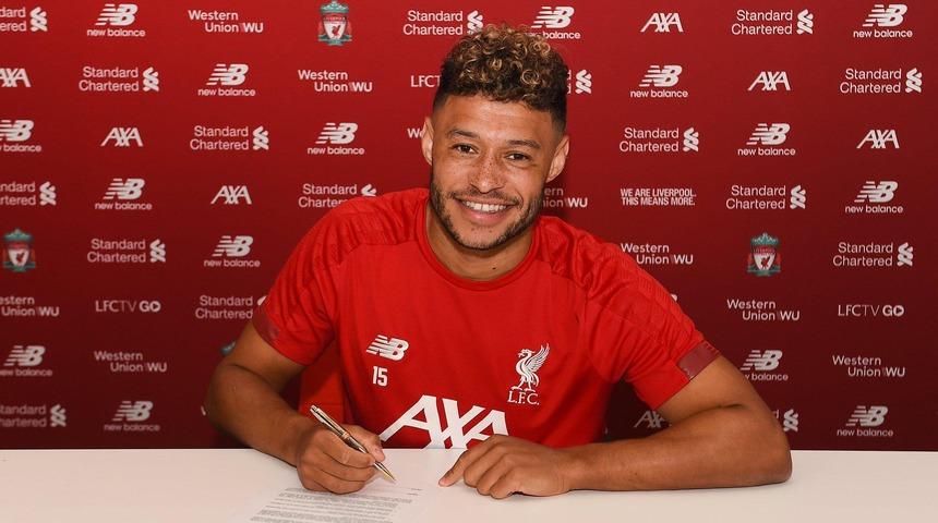 Liverpool, Alex Oxlade-Chamberlain'in sözleşmesini uzattı