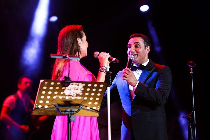 Deniz Seki ile Rafet El Roman aynı sahneyi paylaştı G1