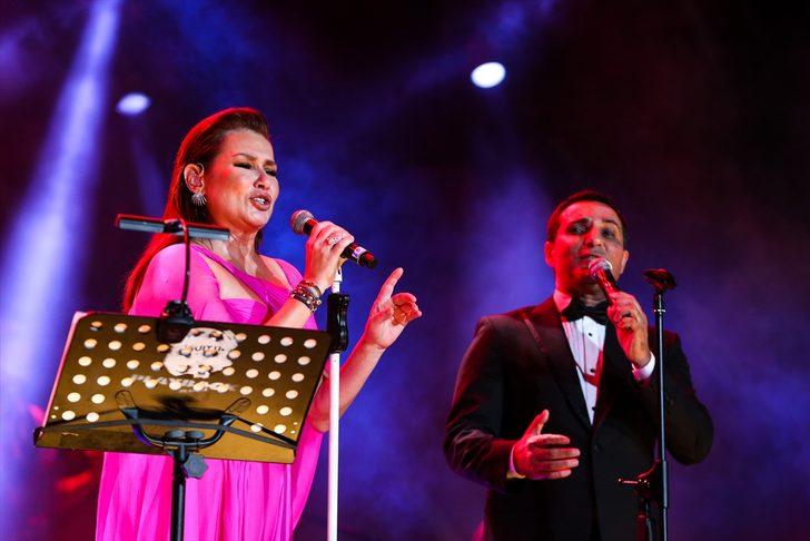 Deniz Seki ile Rafet El Roman aynı sahneyi paylaştı G2