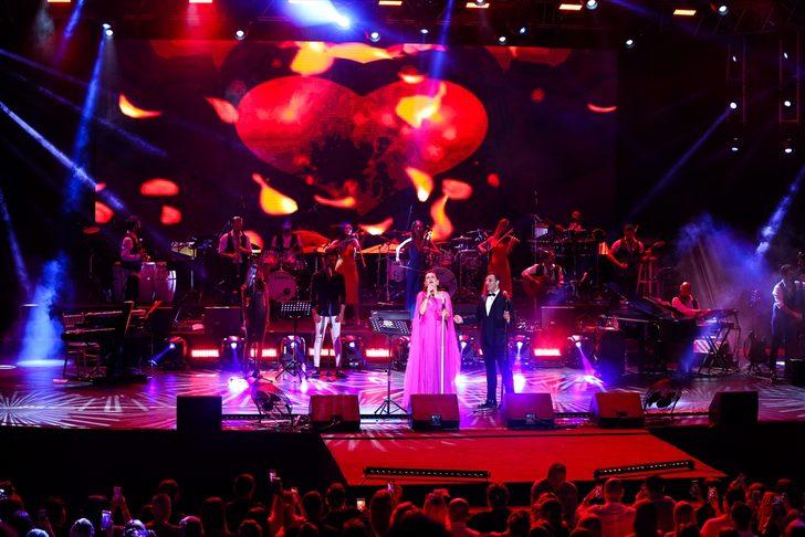 Deniz Seki ile Rafet El Roman aynı sahneyi paylaştı G5